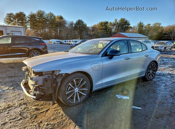 7JRH60FW7PG249072 2023 VOLVO S60 Серебряный Передняя левая четверть