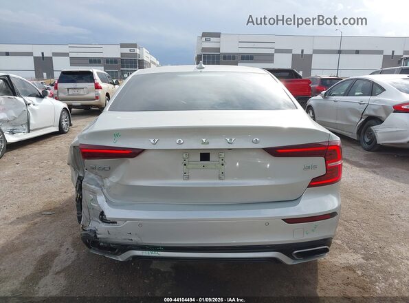 7JRL12FZXNG157854 2022 VOLVO S60 Серебряный 