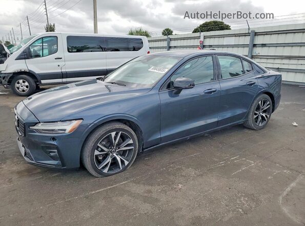 7JRL12TK7RG296319 2024 VOLVO S60 Серый Передняя левая четверть