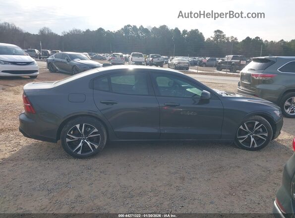 7JRL12TL6RG326516 2024 VOLVO S60 Gray Vista interior trasera