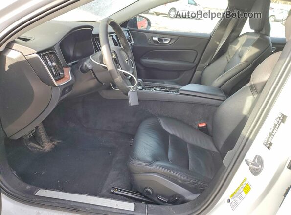 7JRL12TL7RG317632 2024 VOLVO S60 Белый Вид салона спереди