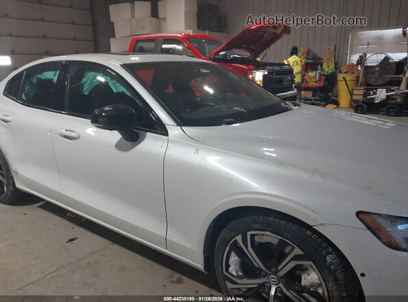 7JRL12TL9RG282690 2024 VOLVO S60 White Vista interior trasera