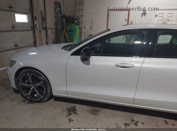 7JRL12TL9RG282690 2024 VOLVO S60 White Vista interior de 360 grados