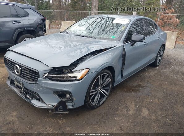 7JRL12TM8NG162320 2022 VOLVO S60 Бирюзовый Вид спереди