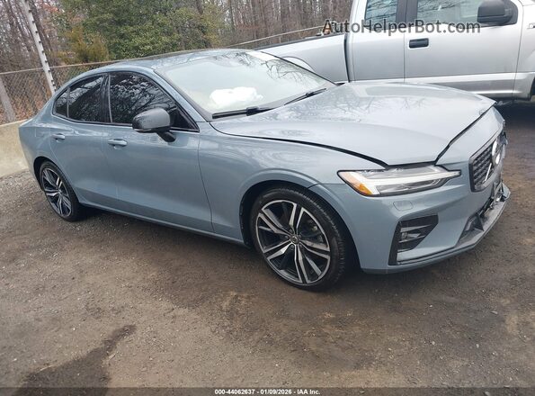 7JRL12TM8NG162320 2022 VOLVO S60 Бирюзовый Передняя правая четверть