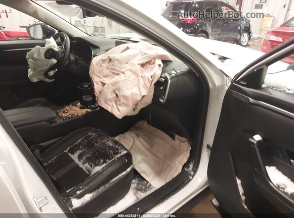 7MMVABDM1RN226043 2024 MAZDA CX-5 White Front interior view