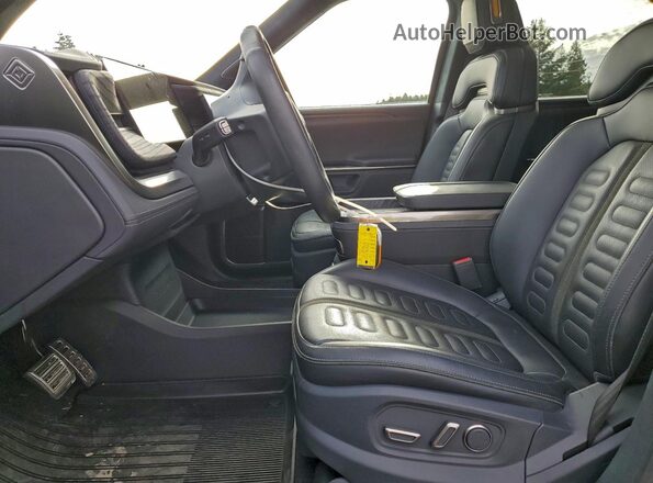 7PDSGABA3PN004341 2023 RIVIAN R1S Black Vista interior delantera