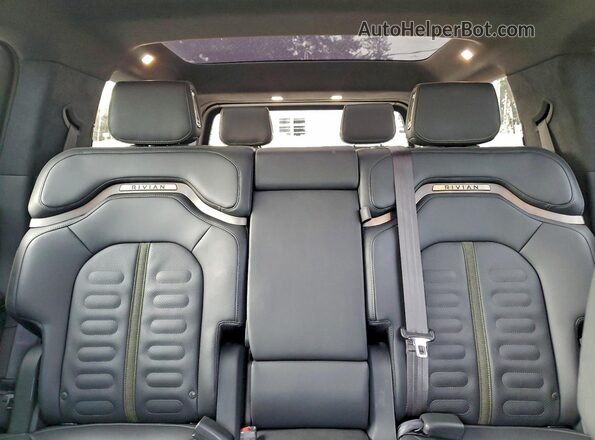 7PDSGABA3PN004341 2023 RIVIAN R1S Black Vista de los asientos traseros