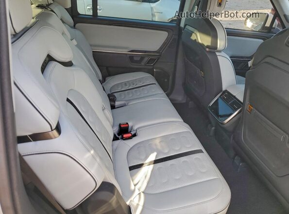 7PDSGABL7PN006112 2023 RIVIAN R1S White Widok wnętrza z tyłu