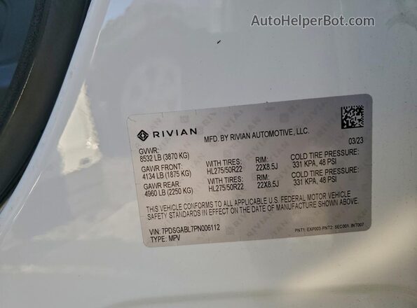 7PDSGABL7PN006112 2023 RIVIAN R1S White Widok wnętrza 360 stopni