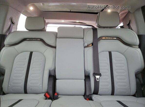 7PDSGBBA4RN042881 2024 RIVIAN R1S Зеленый Вид задних сидений