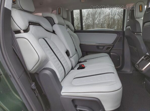 7PDSGBBA4RN042881 2024 RIVIAN R1S Зеленый Вид задней части салона