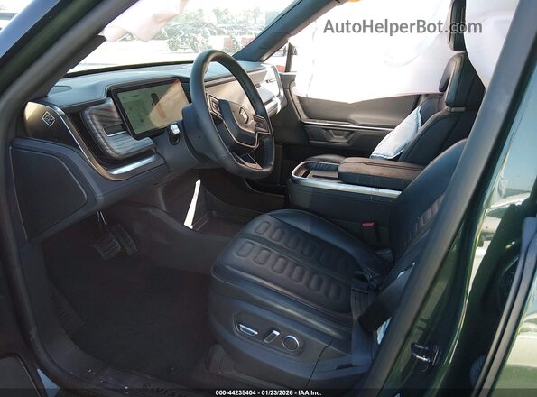 7PDSGBBA6SN073927 2025 RIVIAN R1S Зеленый Вид салона спереди