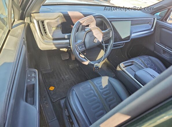 7PDSGBBAXSN057486 2025 RIVIAN R1S Green Widok deski rozdzielczej