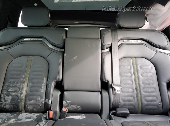 7PDSGCBA5TN080391 2026 RIVIAN R1S Gray Вид задніх сидінь
