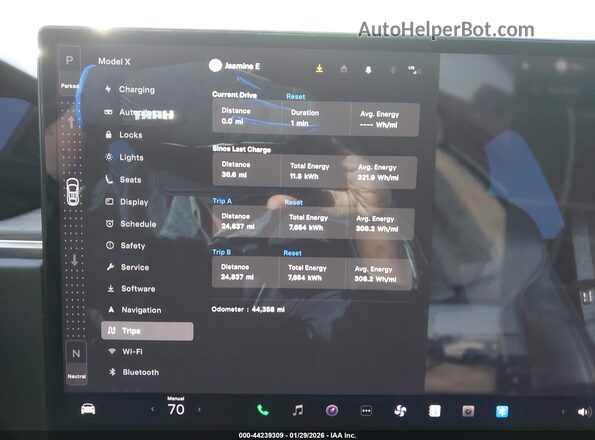 7SAXCAE58RF442736 2024 TESLA MODEL X Black Widok tylnych siedzeń