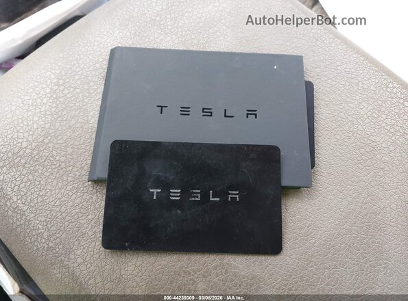 7SAXCAE58RF442736 2024 TESLA MODEL X Black Widok deski rozdzielczej