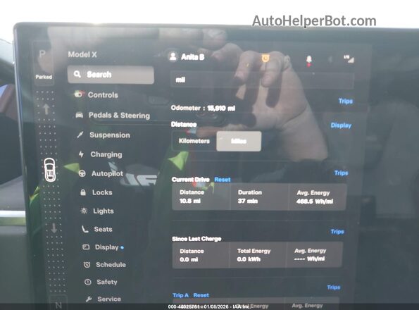 7SAXCAE5XRF442687 2024 TESLA MODEL X Red Widok tylnych siedzeń