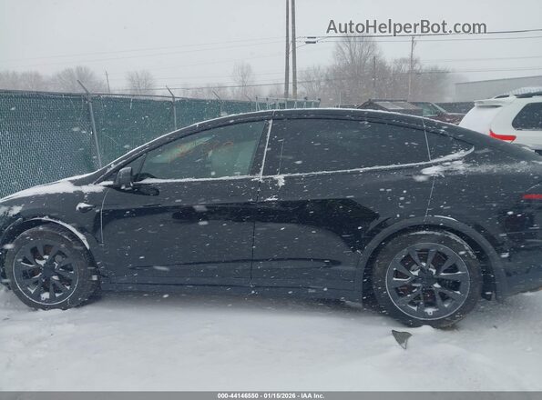 7SAXCBE55RF444675 2024 TESLA MODEL X Black Widok wnętrza z tyłu