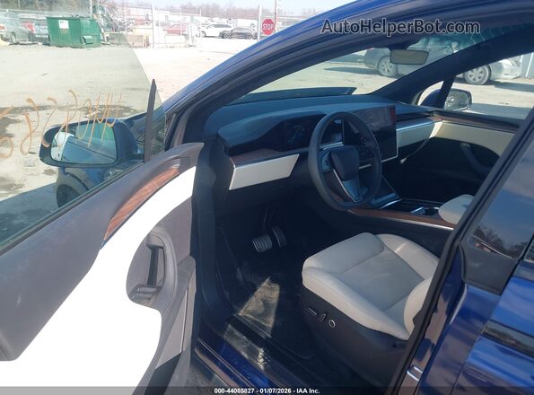 7SAXCBE57RF458853 2024 TESLA MODEL X Blue Widok wnętrza z przodu