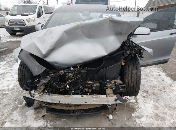 7SAXCDE51SF470028 2025 TESLA MODEL X Gray Widok z przodu
