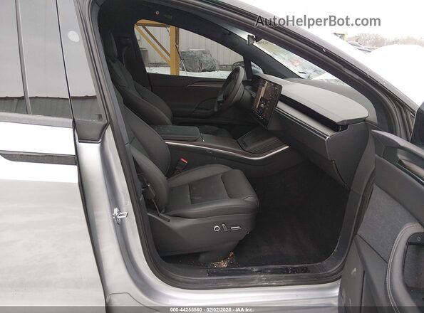 7SAXCDE51SF470028 2025 TESLA MODEL X Gray Widok wnętrza z przodu