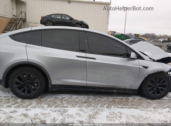 7SAXCDE51SF470028 2025 TESLA MODEL X Gray Widok wnętrza z tyłu
