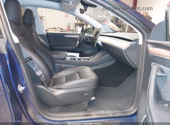 7SAYGAEE8PF783897 2023 TESLA MODEL Y Blue Widok wnętrza z przodu