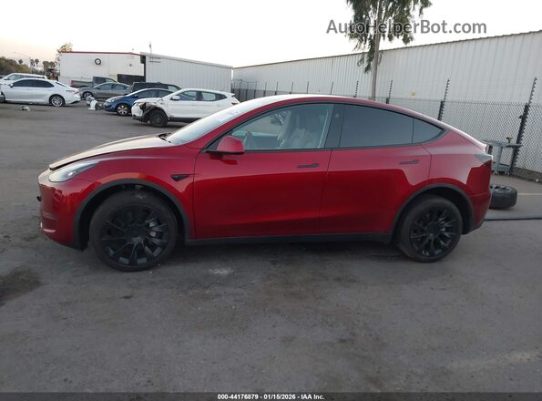 7SAYGDED6RF129542 2024 TESLA MODEL Y Burgundy Панорамний вид салону 360°
