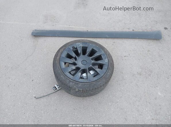 7SAYGDED6RF129542 2024 TESLA MODEL Y Burgundy Вид панелі приладів