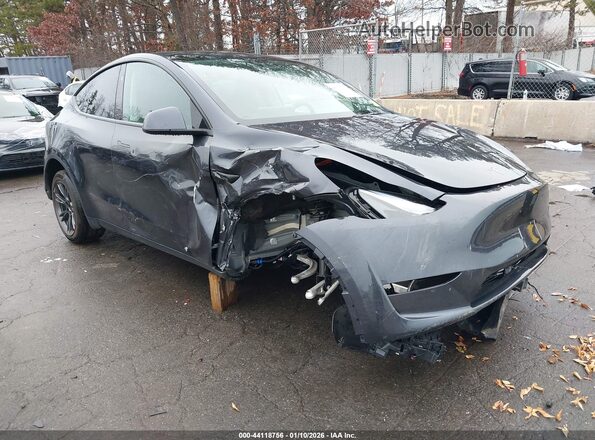 7SAYGDED8SA375060 2025 TESLA MODEL Y Черный Передняя правая четверть