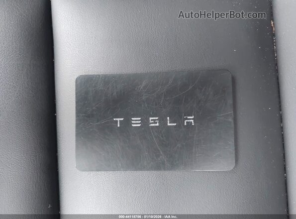 7SAYGDED8SA375060 2025 TESLA MODEL Y Черный Вид панели приборов