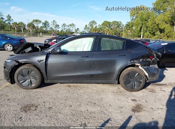 7SAYGDED8TA442810 2026 TESLA MODEL Y Gray Widok wnętrza z tyłu