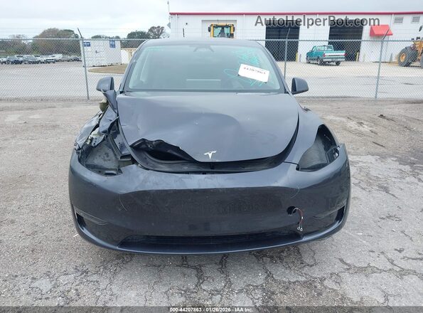 7SAYGDEE0SA354468 2025 TESLA MODEL Y Gray Առջևի վահանակի տեսք