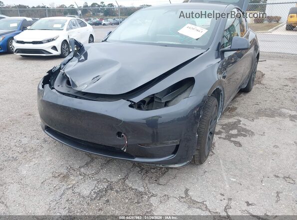 7SAYGDEE0SA354468 2025 TESLA MODEL Y Gray Դիմացի տեսք