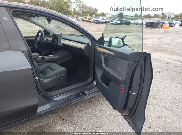 7SAYGDEE0SA354468 2025 TESLA MODEL Y Gray Սալոնի դիմացի տեսք