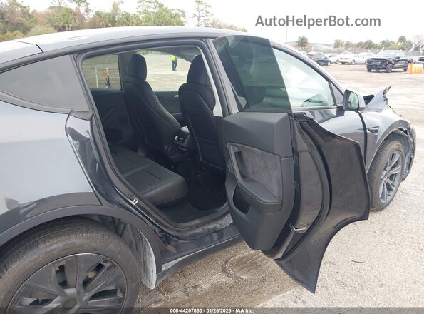 7SAYGDEE0SA354468 2025 TESLA MODEL Y Gray VIN կոդի պիտակի տեսք