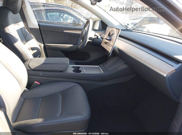 7SAYGDEE6RA220297 2024 TESLA MODEL Y Blue Widok wnętrza z przodu