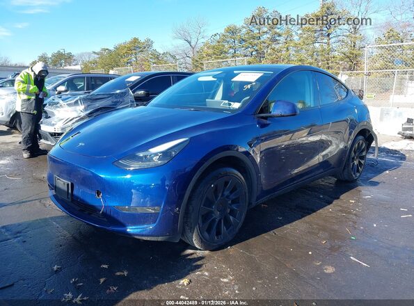 7SAYGDEE6RA220297 2024 TESLA MODEL Y Blue Przód lewy