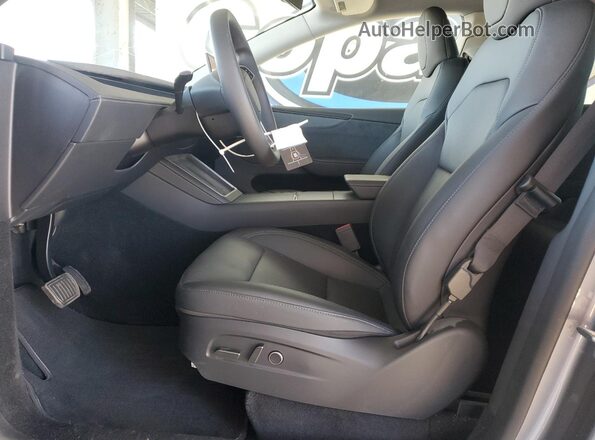 7SAYGDEE8TF328964 2026 TESLA MODEL Silver Front interior view