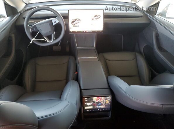 7SAYGDEE8TF328964 2026 TESLA MODEL Silver Dashboard view