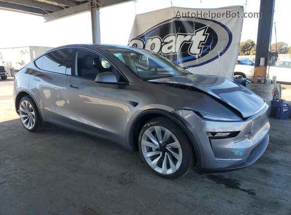 7SAYGDEE8TF328964 2026 TESLA MODEL Silver Front right
