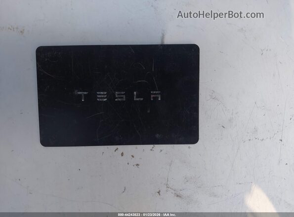 7SAYGDEEXTF403258 2026 TESLA MODEL Y Red Widok deski rozdzielczej