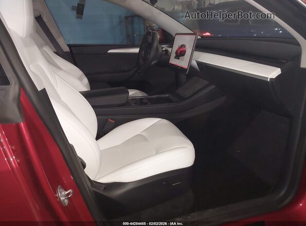 7SAYGDEFXSA352414 2025 TESLA MODEL Y Red Սալոնի դիմացի տեսք