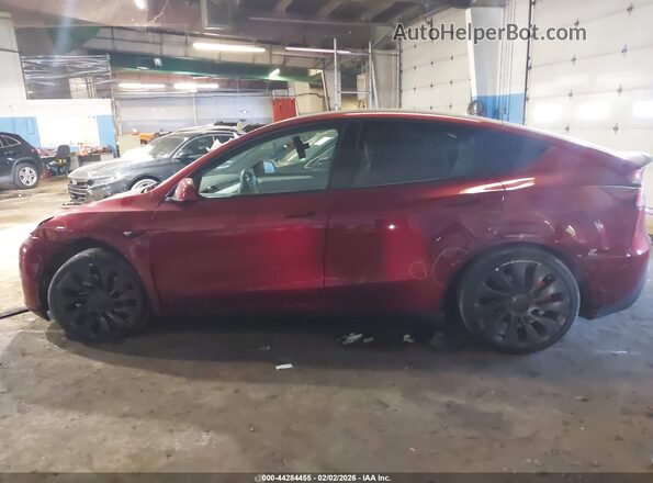 7SAYGDEFXSA352414 2025 TESLA MODEL Y Red Սալոնի 360 աստիճան տեսք
