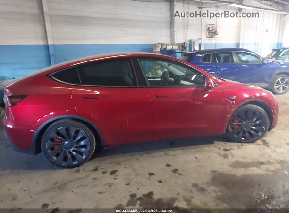 7SAYGDEFXSA352414 2025 TESLA MODEL Y Red Սալոնի հետևի տեսք