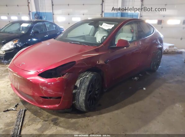 7SAYGDEFXSA352414 2025 TESLA MODEL Y Red Առջևի ձախ երեք քառորդ տեսարան