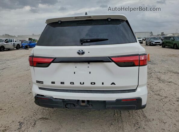 7SVAAABA0RX038917 2024 TOYOTA SEQUOIA White Widok z tyłu