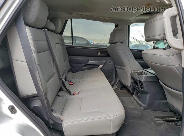 7SVAAABA0RX038917 2024 TOYOTA SEQUOIA White Widok wnętrza z tyłu
