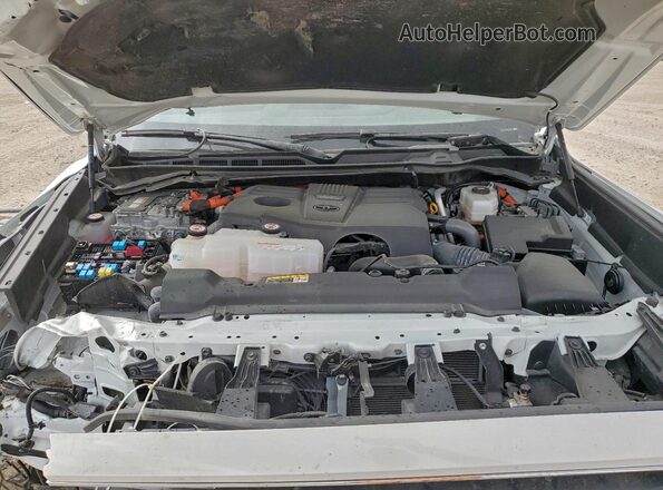 7SVAAABA0RX038917 2024 TOYOTA SEQUOIA White Widok komory silnika